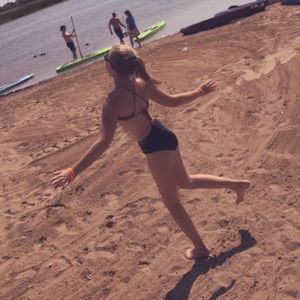 Meet your Posher, Ava